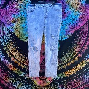 Ripped high wasted jeans